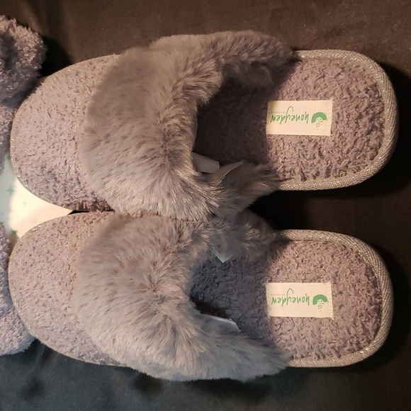 Honeydew Bedtime Essentials Gift Set; slippers, scrunchie and hair band - Picture 2 of 5